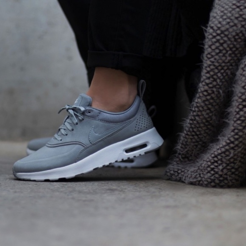 Nike Air Max thea size 8 leather edition